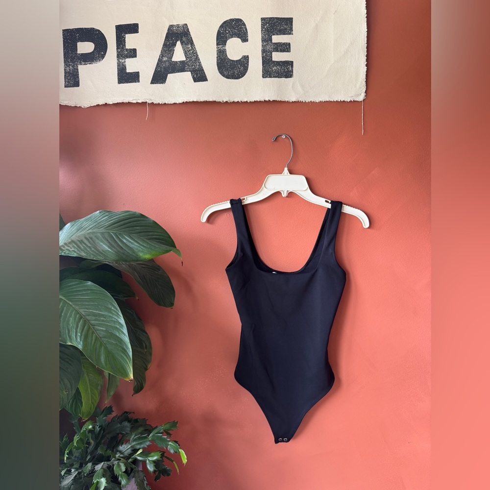 Good American Black Scoop Neck Bodysuit